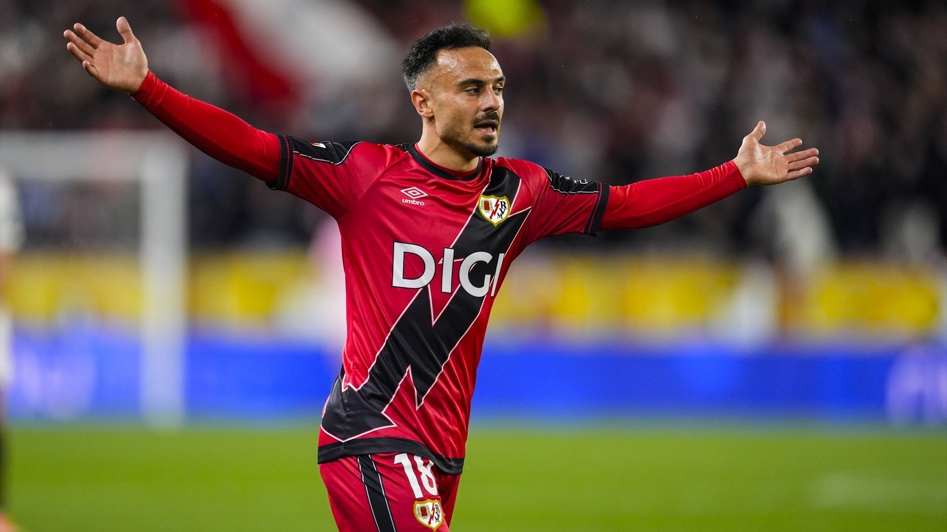 Álvaro García en un partido del Rayo Vallecano