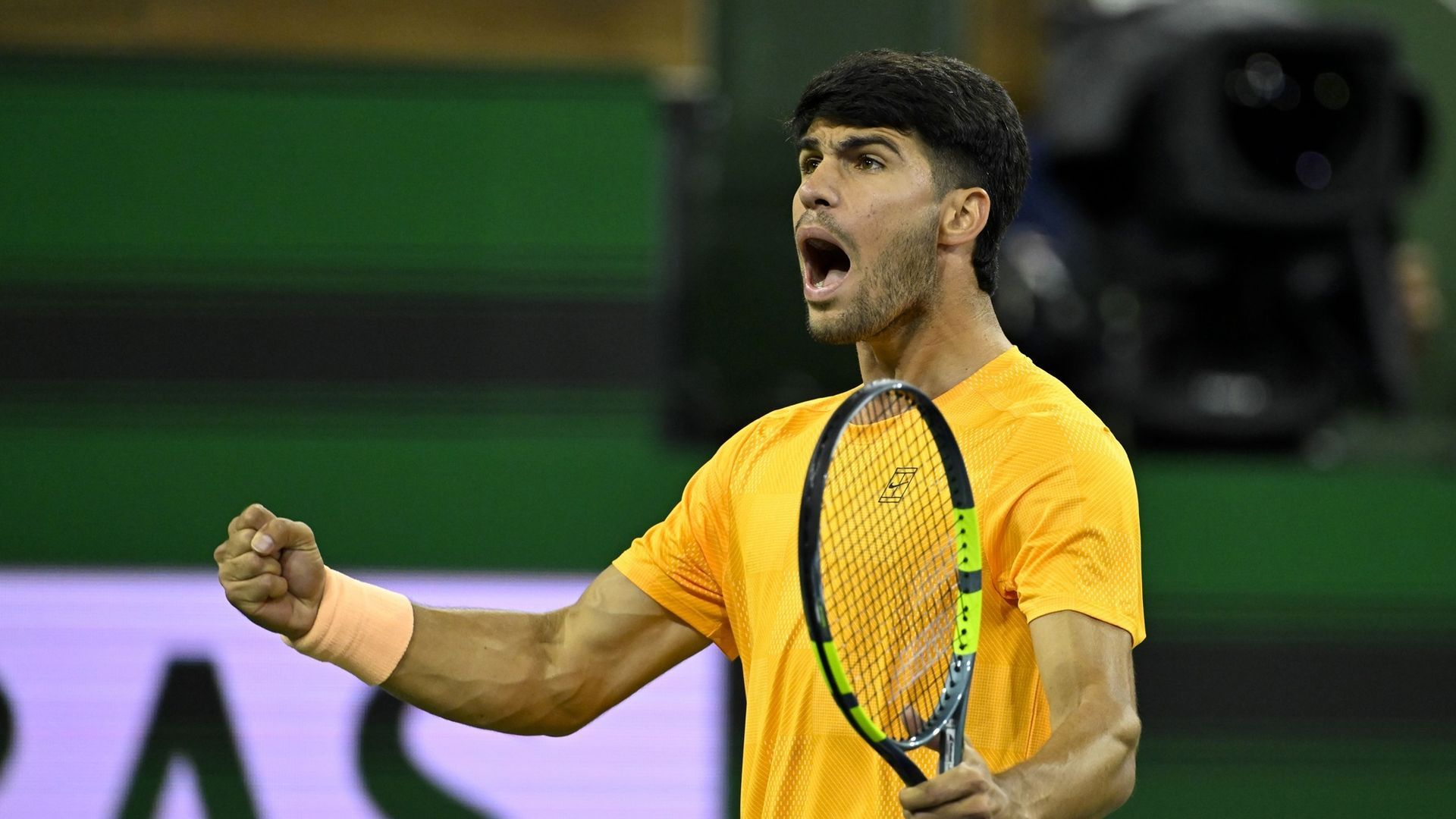Carlos Alcaraz celebrando un punto en un partido