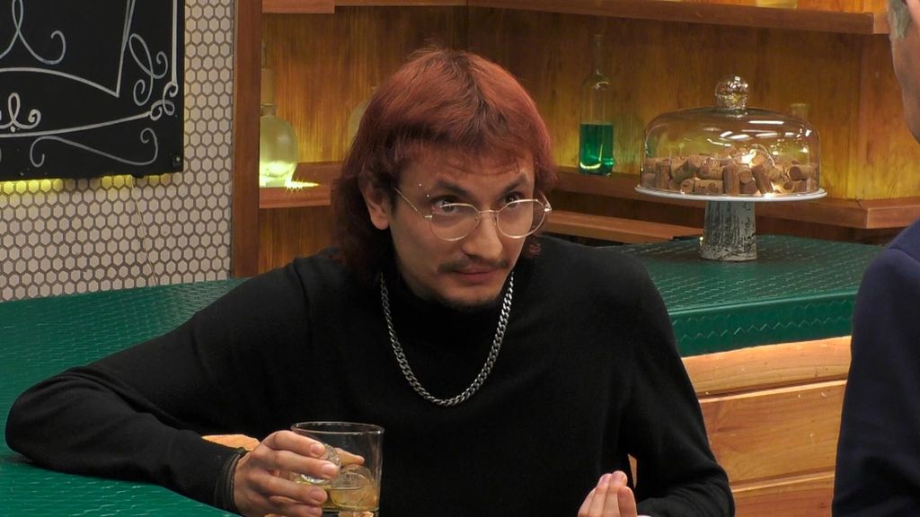 Un soltero sorprende en 'First Dates' al revelar a qué se dedica en su tiempo libre: "Romantizo mi sufrimiento"