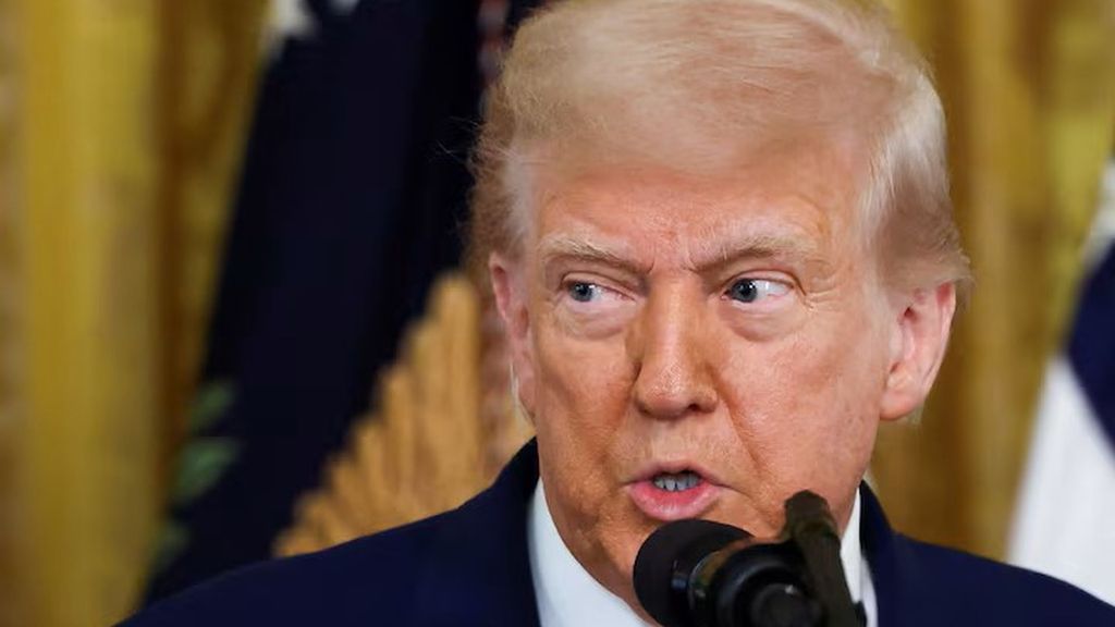 Trump advierte a Irán con "la muerte, el fuego y la furia" si no deja pasar el petróleo por el Estrecho de Ormuz