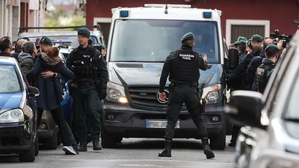 El hijo del asesino de Álex en Sueca cuenta que vio a su padre acuchillando a su amigo en el corazón y que trató de sujetarlo, pero tuvo "miedo"