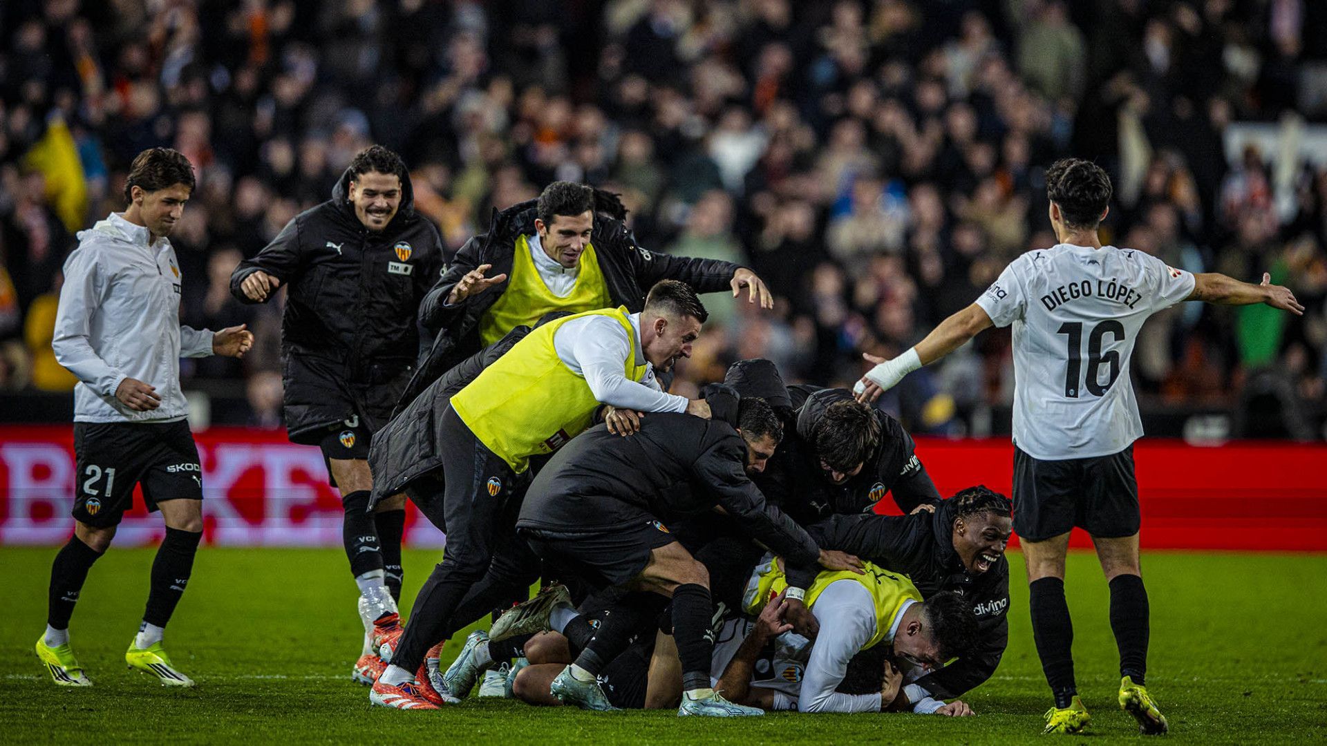 Hugo Duro celebra su gol contra el Alavés