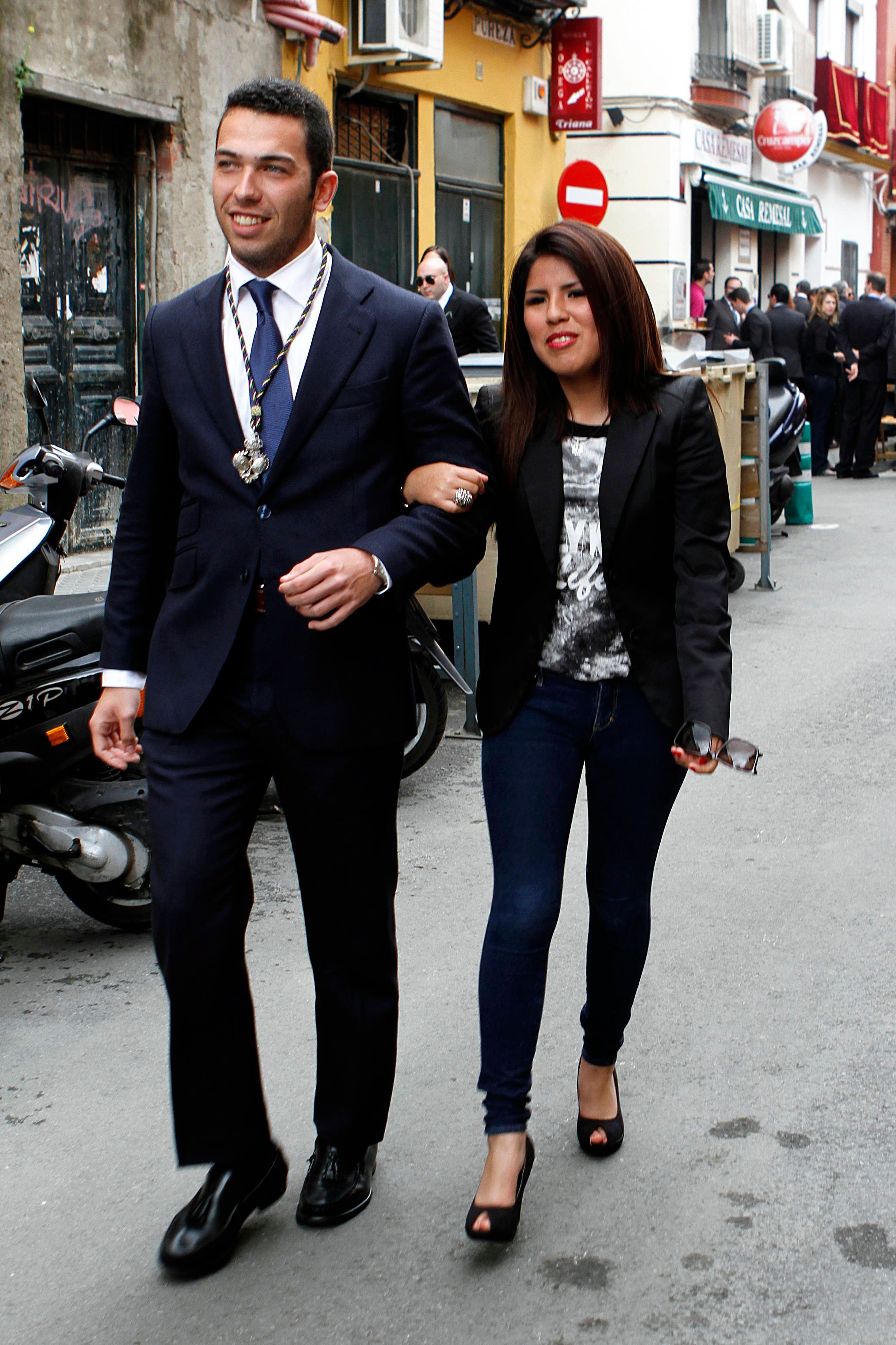 Isa Pantoja y Alberto Isla pasean por Sevilla durante su relación