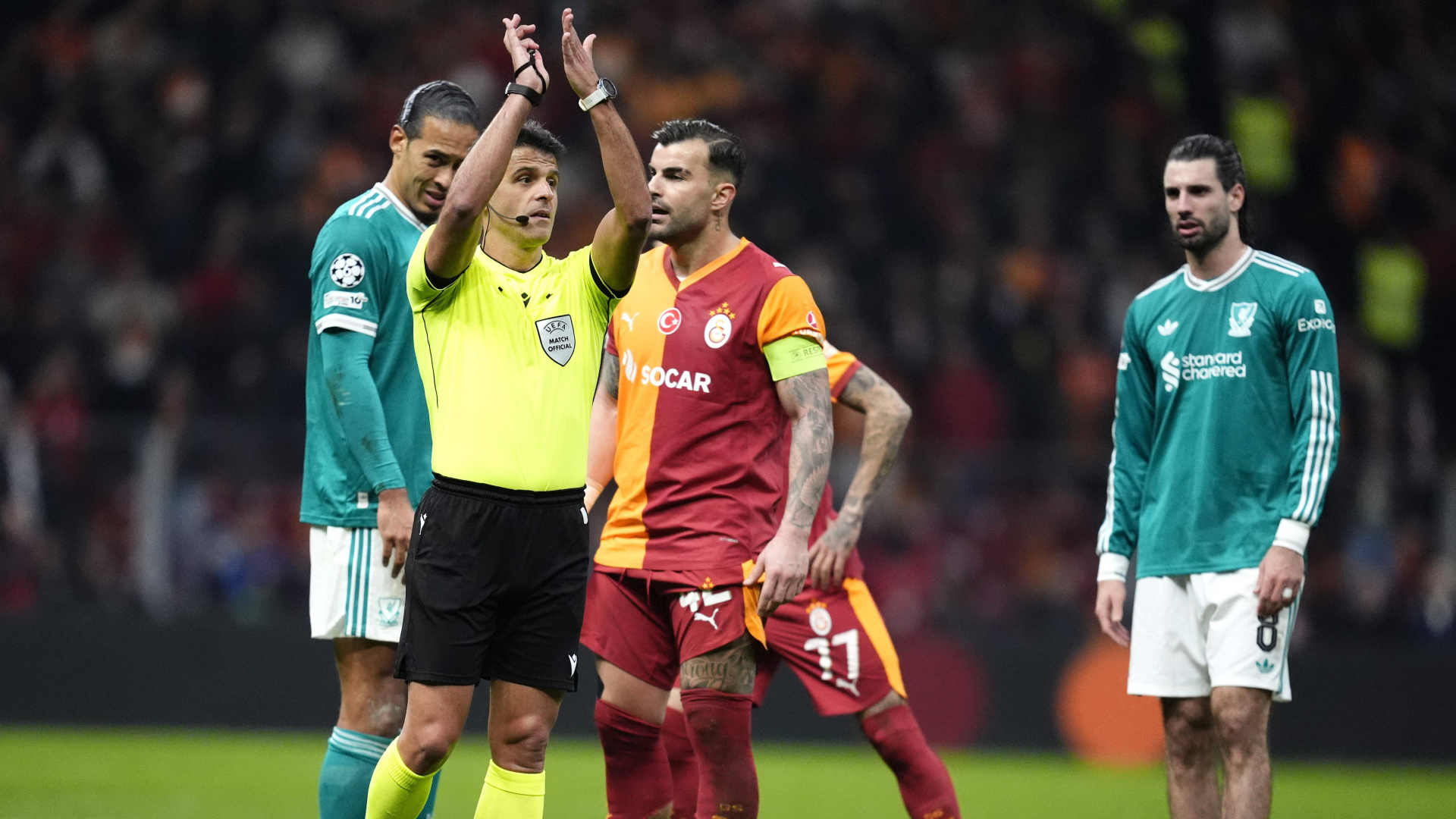 Jesús Gil Manzano anula un gol al Liverpool a instancias del VAR