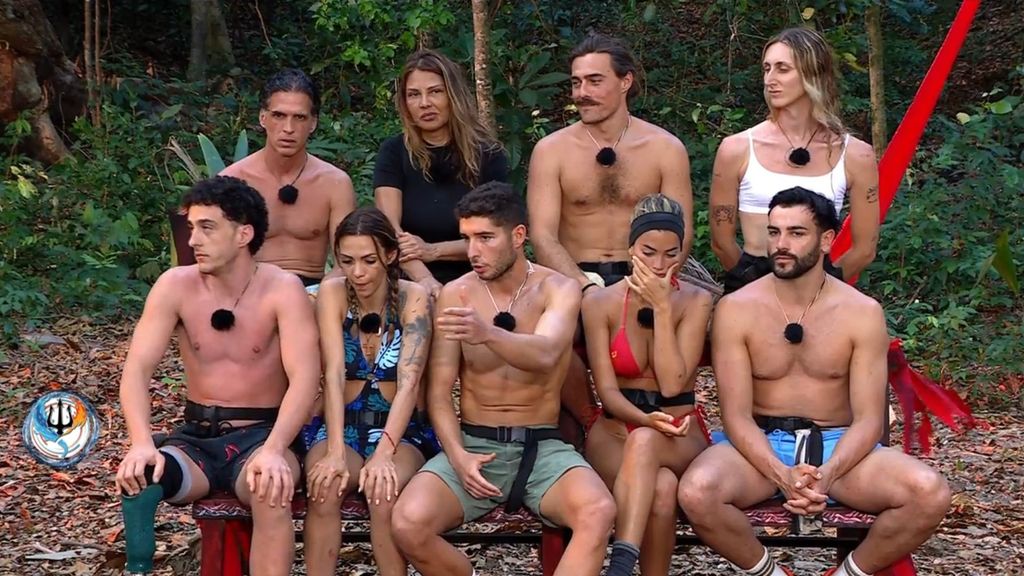 La reacción de los concursantes de 'Supervivientes' a las imágenes del robo de comida de Álex Ghita: "Eres un sinvergüenza"