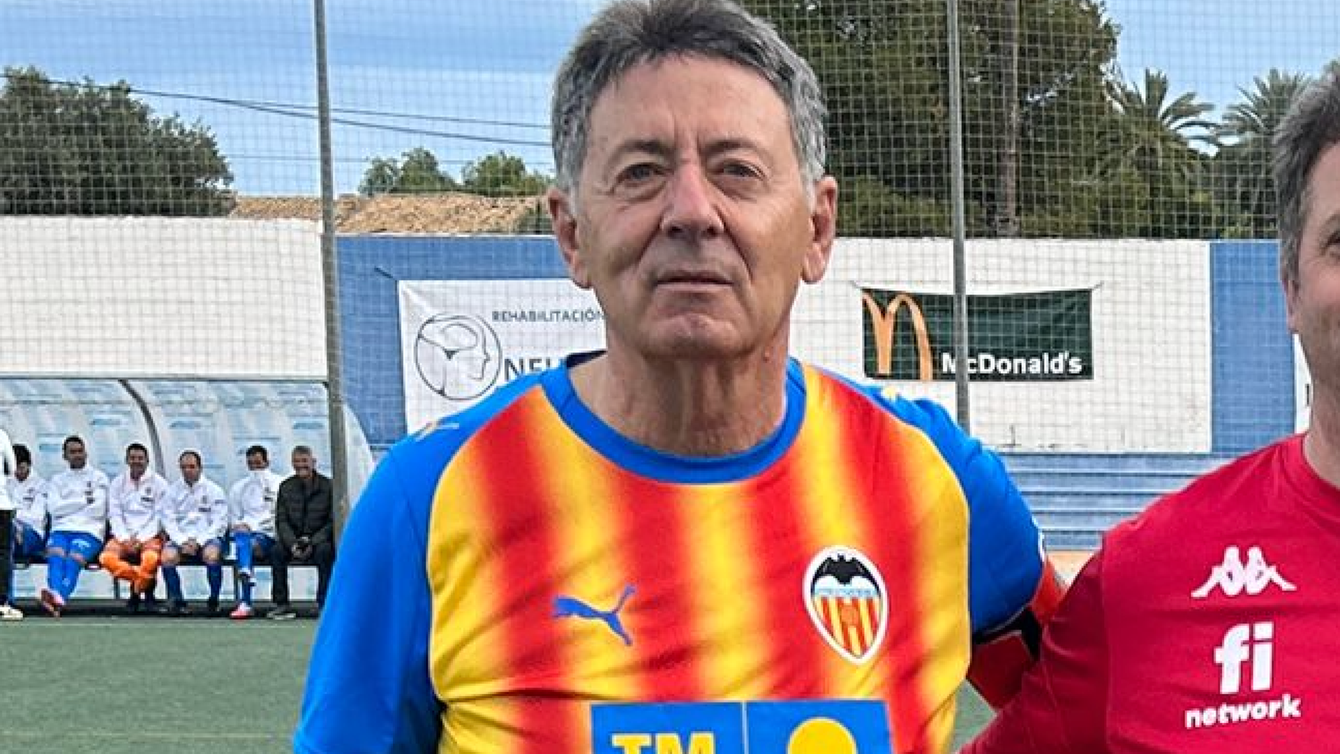 Subirats como capitán de los veteranos del Valencia CF