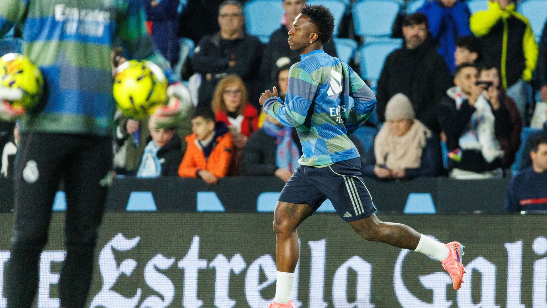 Vinicius calienta en Balaídos