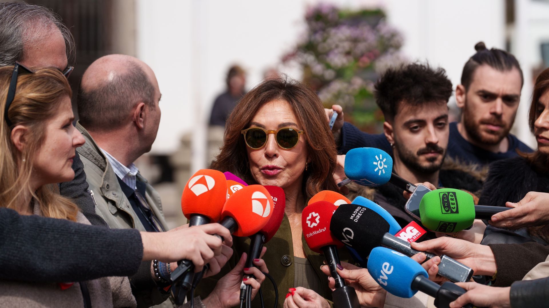 Ana Rosa, en la capilla ardiente de Raúl del Pozo