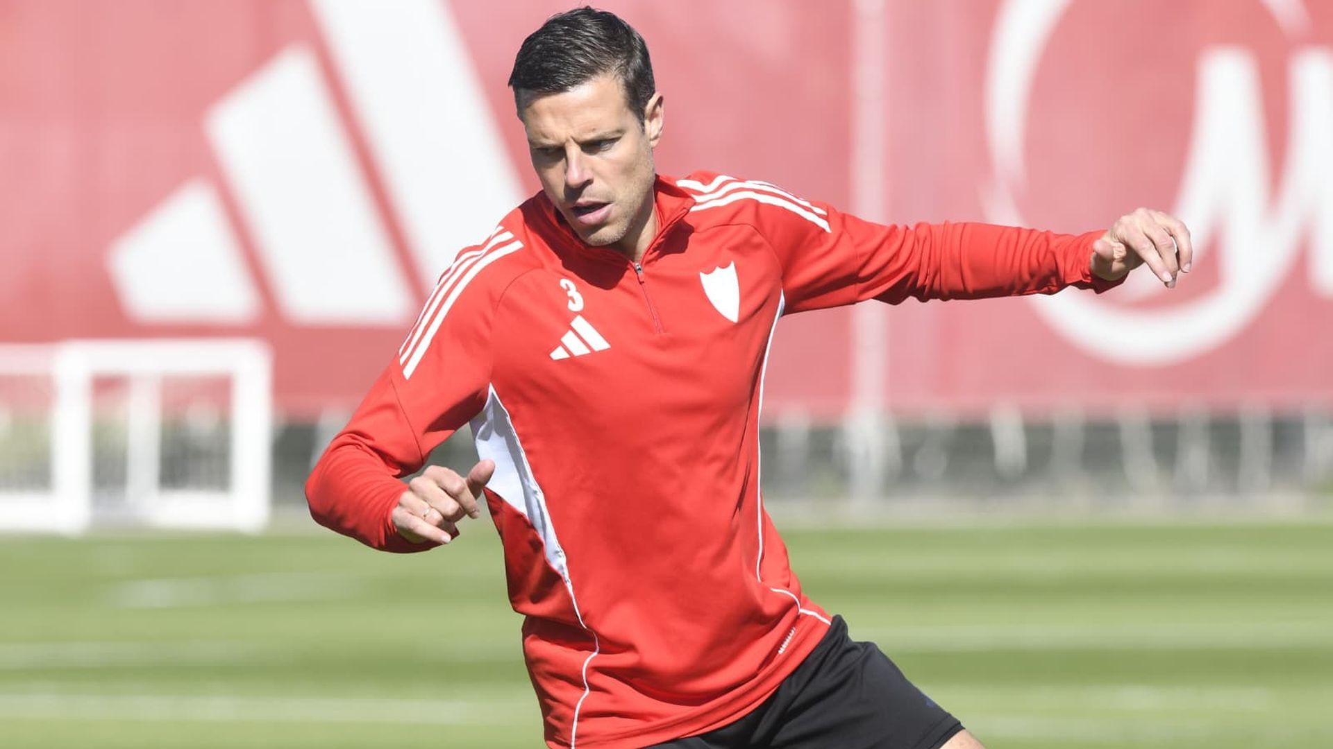 Azpilicueta, en el entrenamiento del Sevilla