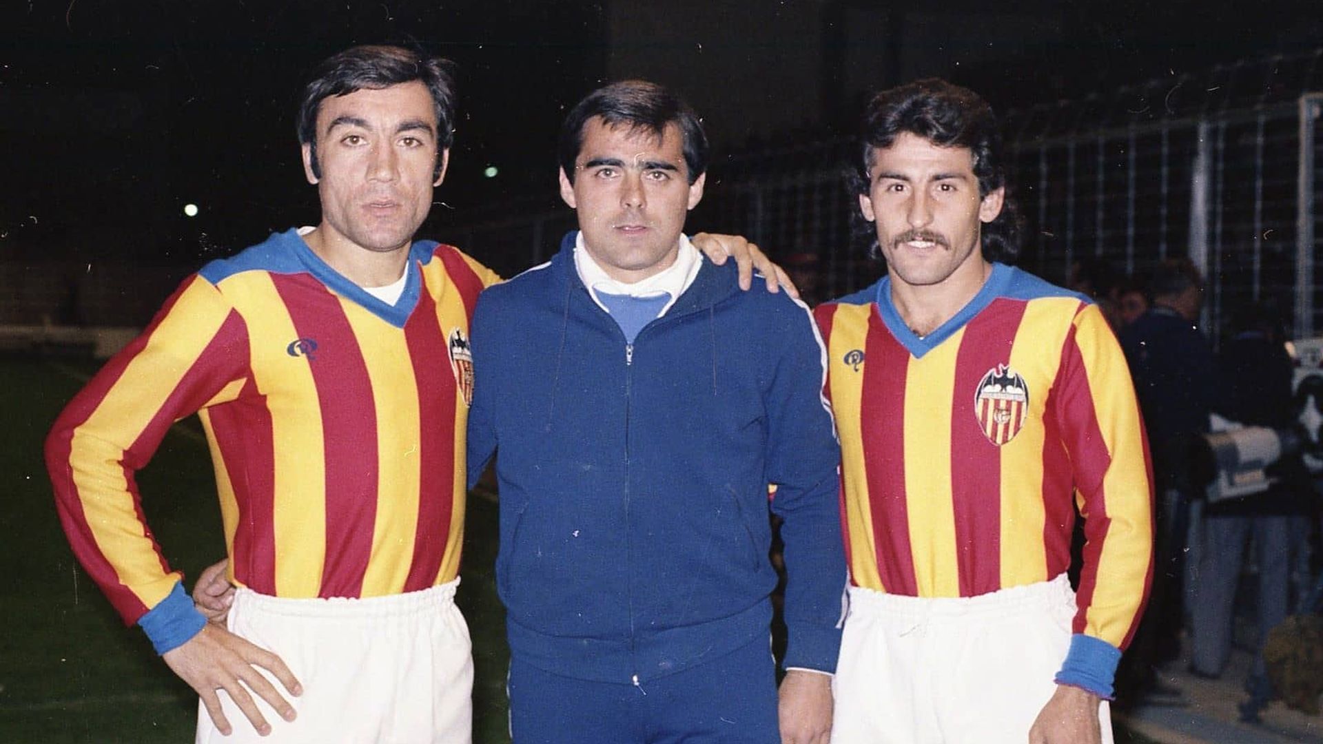 Carrete, izquierda, ex del Oviedo y del Valencia CF