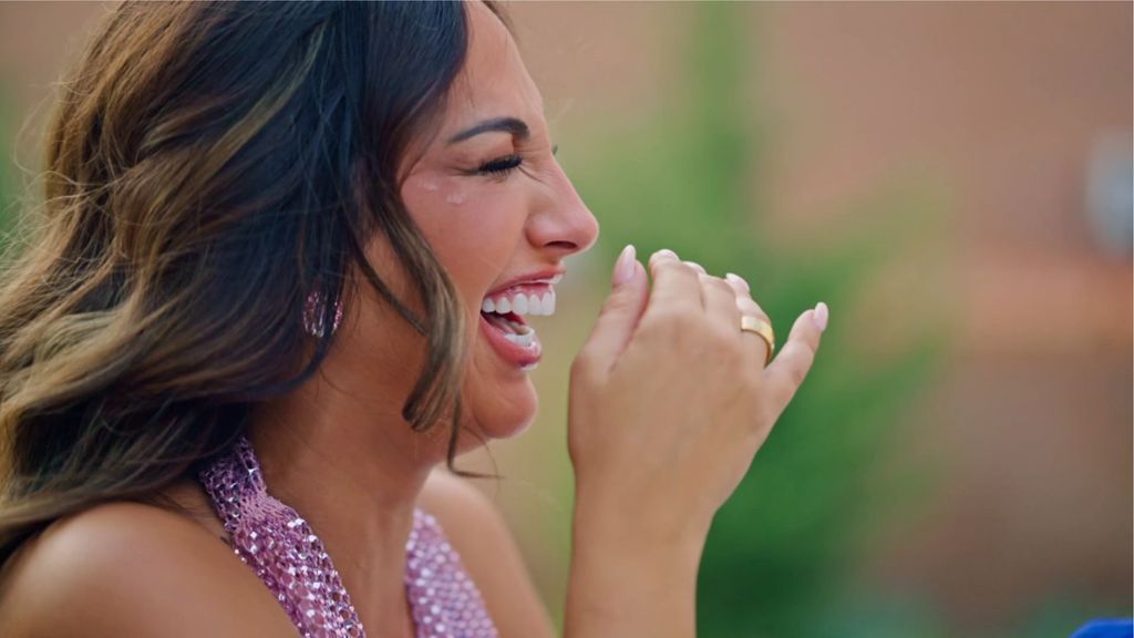La inesperada sorpresa de Raquel Salazar en la inauguración de su churrería desata la carcajada de su hija Noemí: "Es demasiado ilógico"