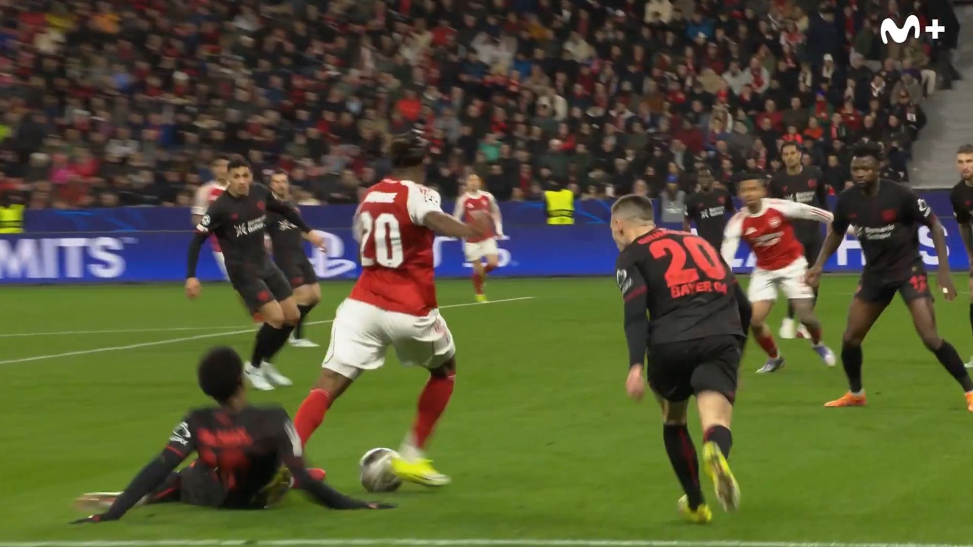 El polémico penalti de Tillman sobre Madueke