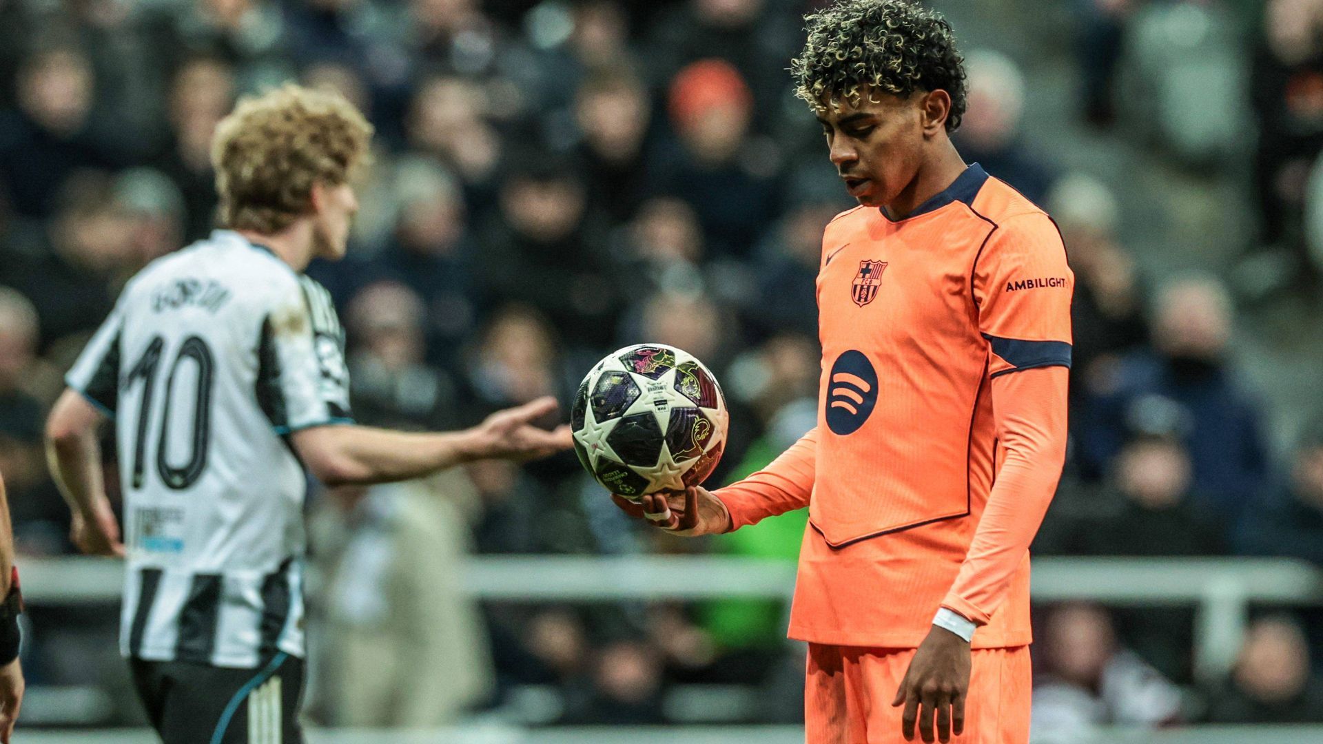 Lamine Yamal, durante el Newcastle-Barcelona