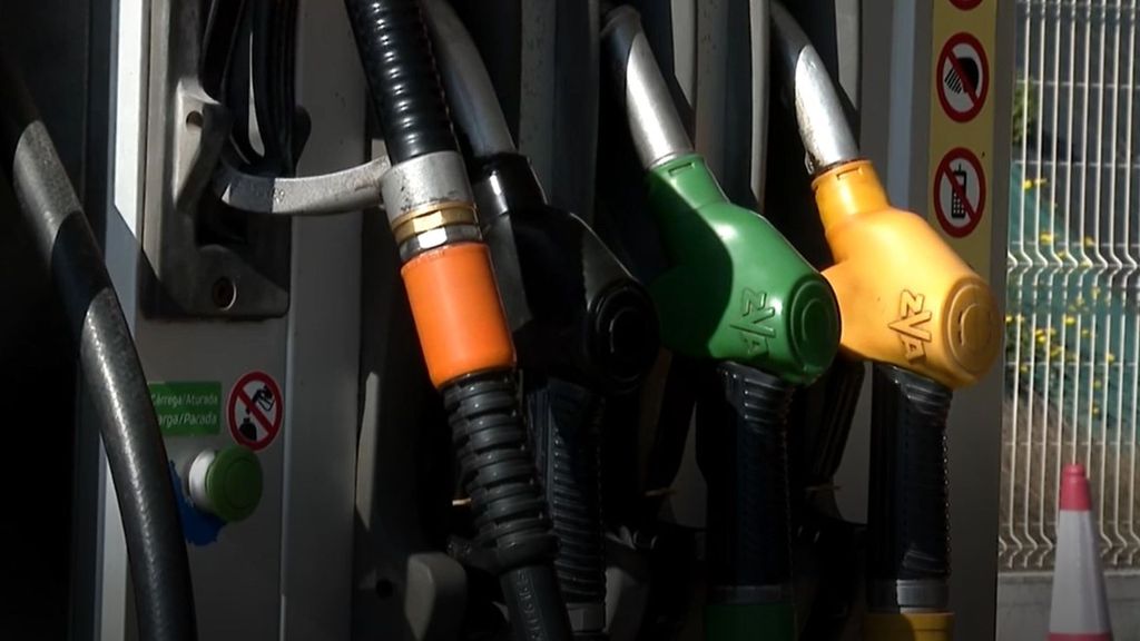 Los gasolineros niegan estar especulando, pero la repentina subida de la gasolina indigna: "Se aprovechan y punto"