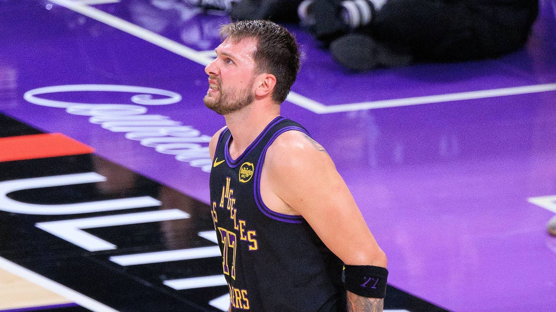 Luka Doncic en un partido de los Lakers