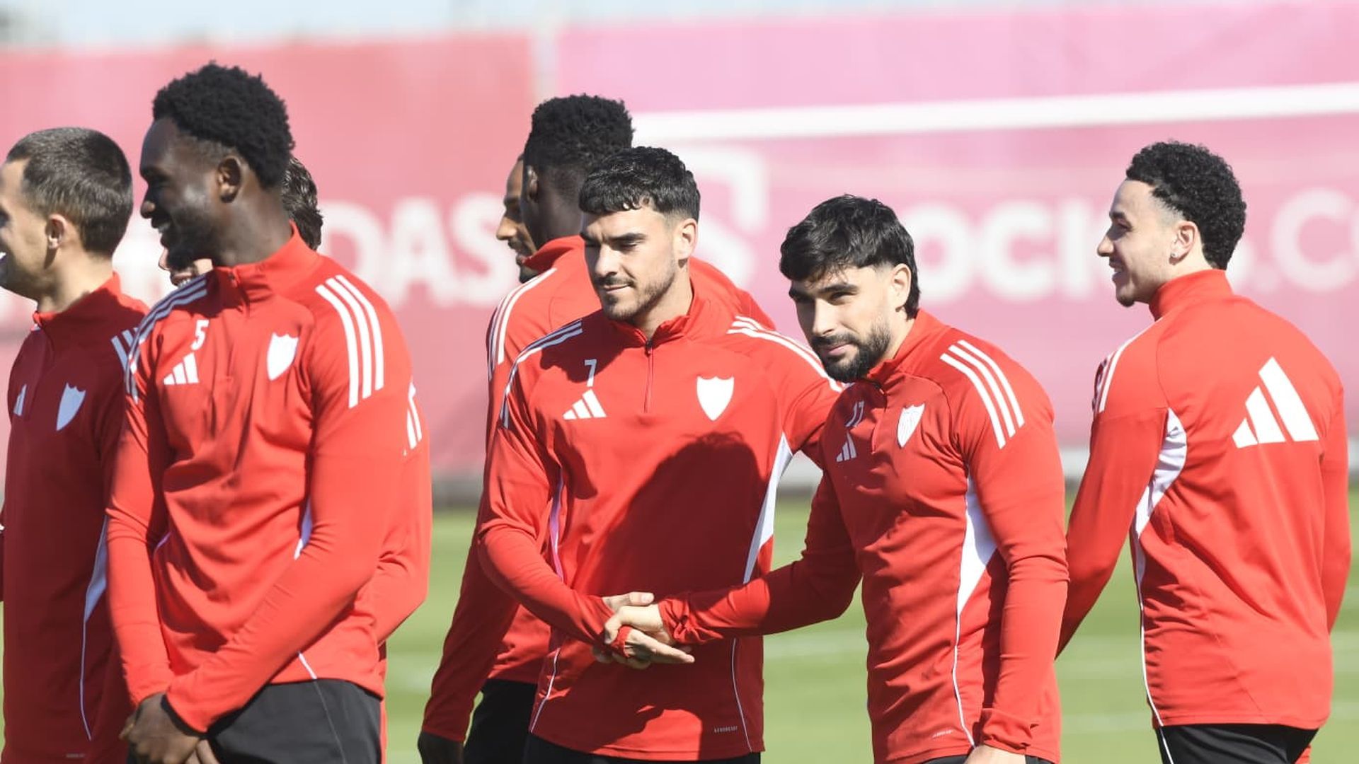 Neal Maupay e Isaac Romero, en el entrenamiento del Sevilla