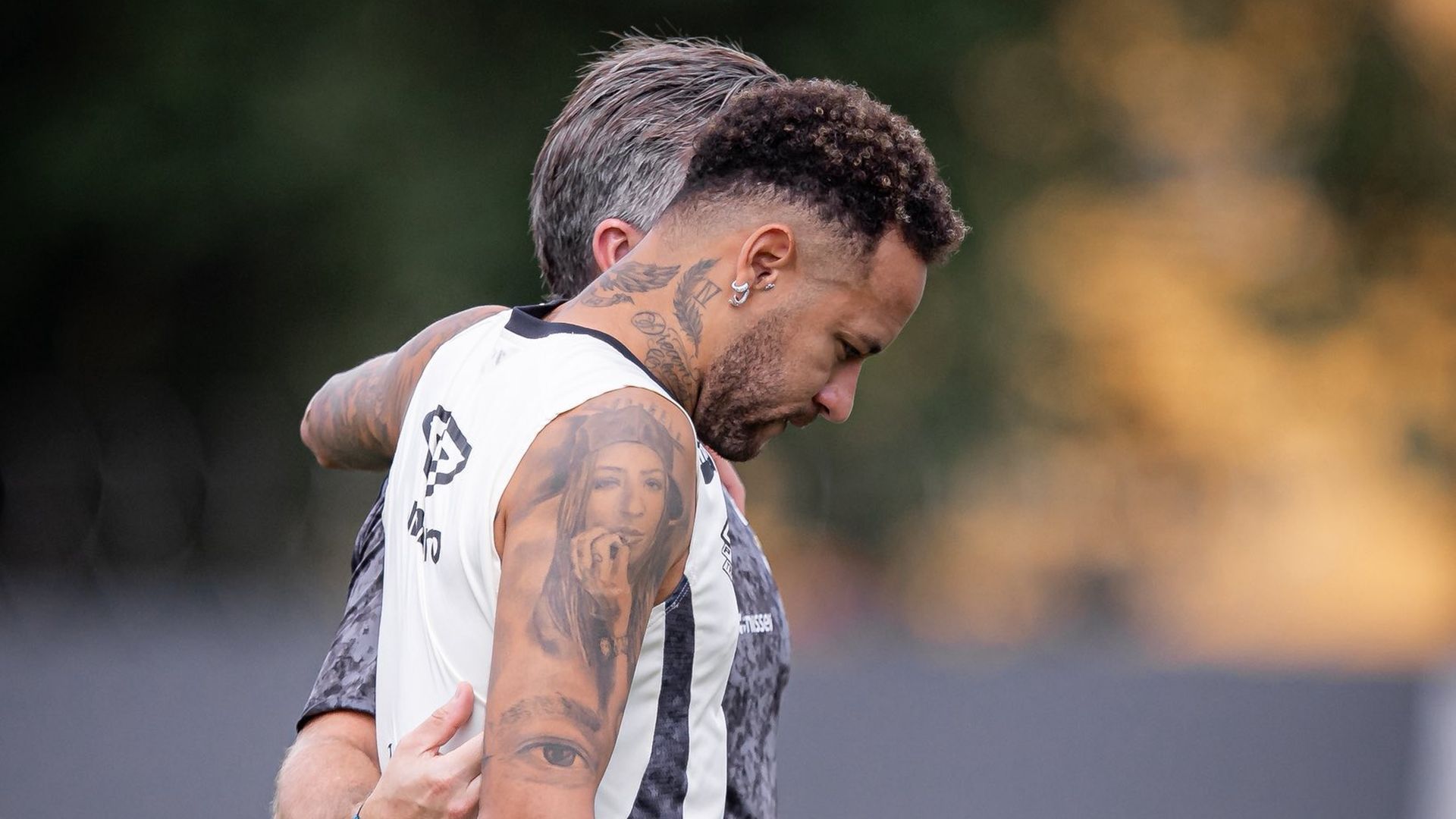 Neymar en el momento de su lesión en el entrenamiento