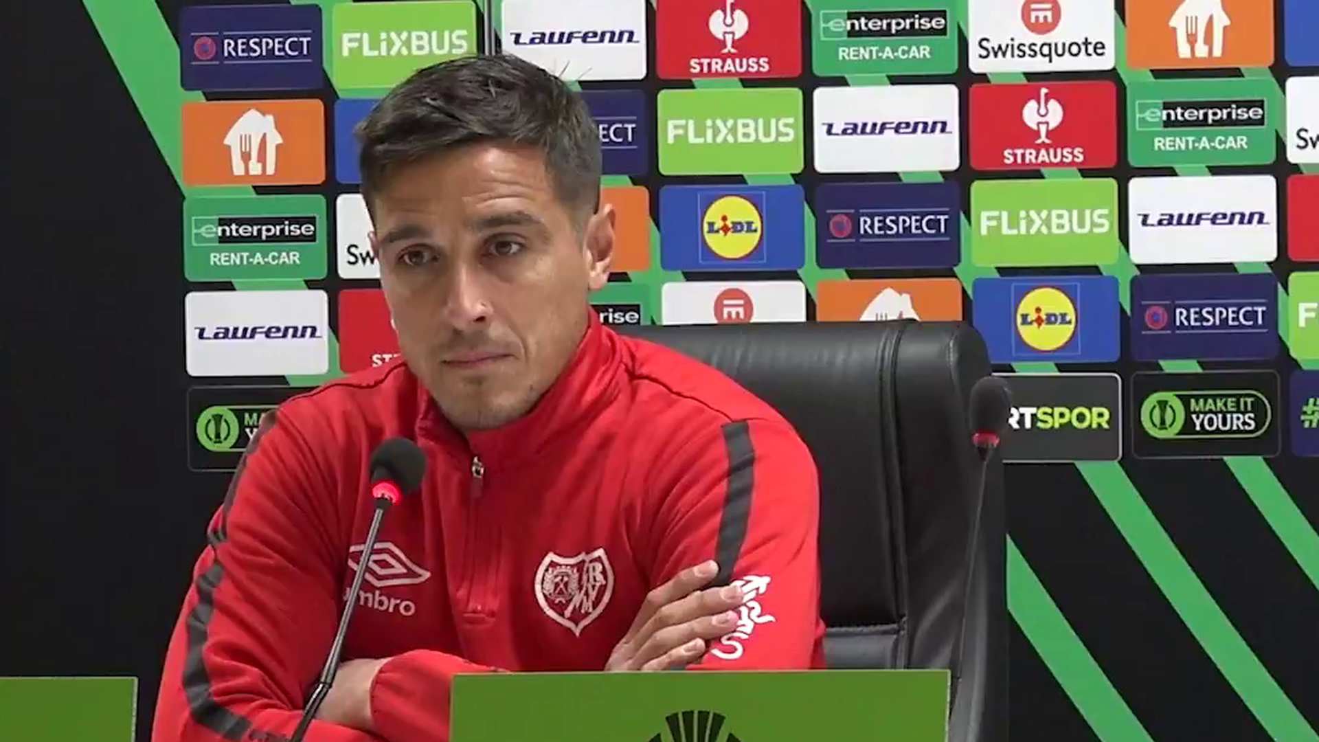 Óscar Trejo en rueda de prensa