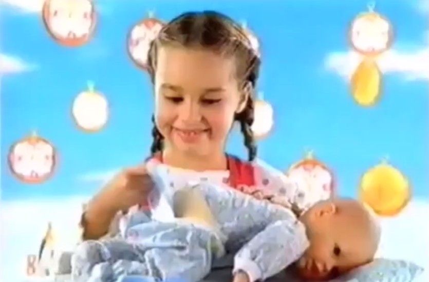 Paula Usero protagonizó varios anuncios de las muñecas de Famosa