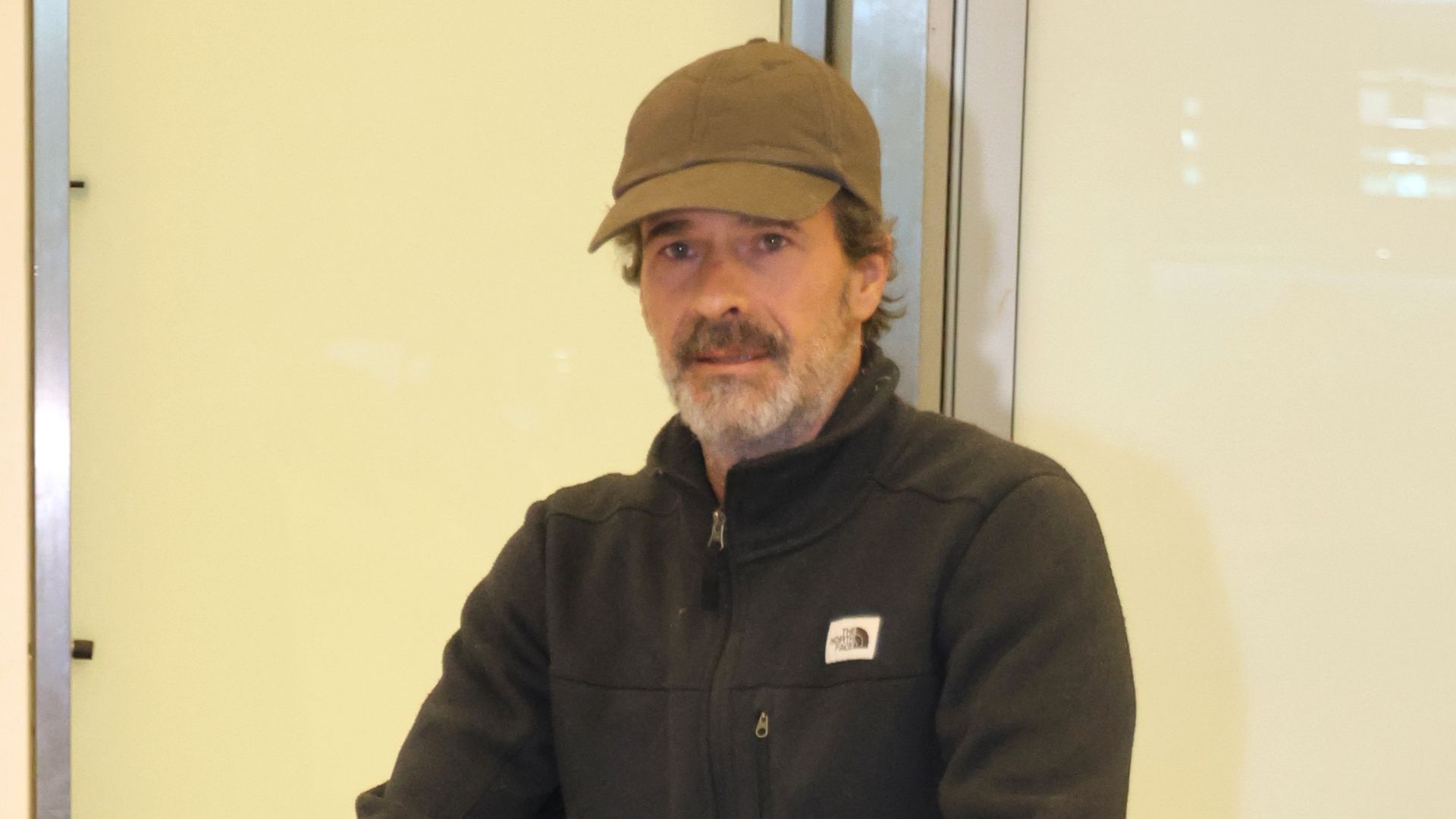 Rodolfo Sancho en el aeropuerto de Madrid tras regresar de Tailandia, en 2024