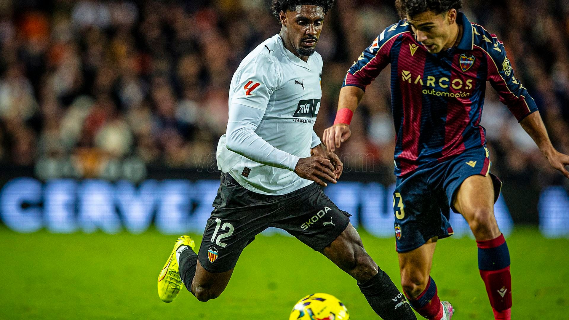 Thierry y Manu Sánchez en el derbi Valencia CF - Levante UD