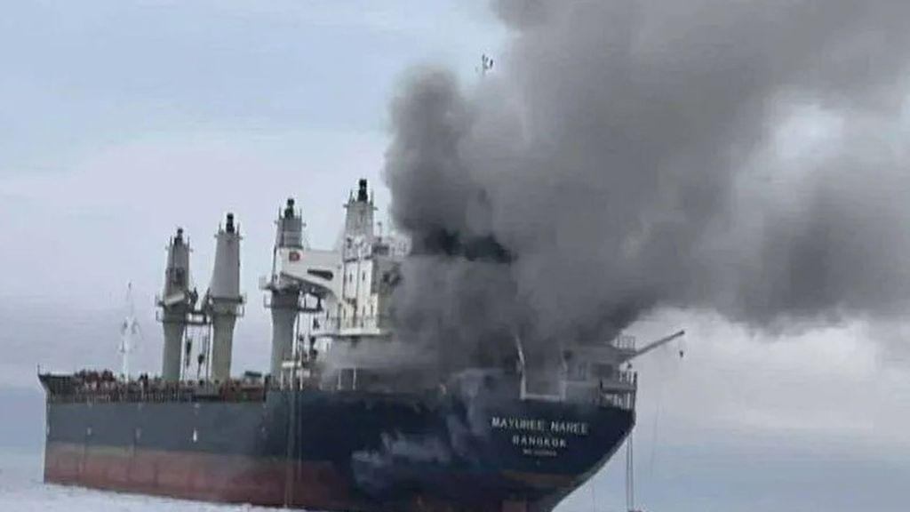 La guerra de Irán se muda al Estrecho de Ormuz, donde Teherán juega con ventaja: ataca tres cargueros