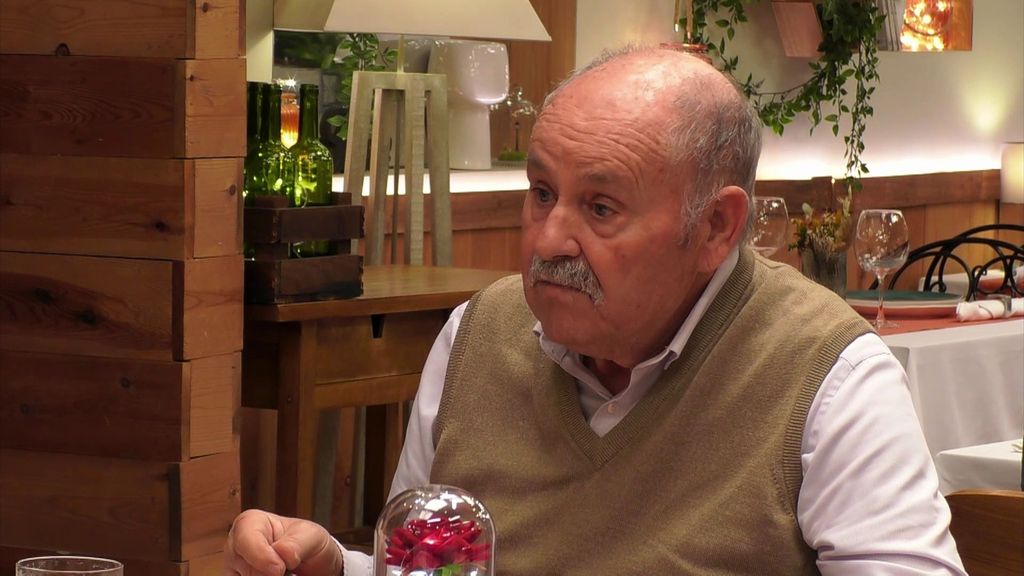 Un soltero de 'First Dates', de 75 años y sin hijos, emociona a su cita al sincerarse sobre la soledad que siente: "Se me cae la casa encima"