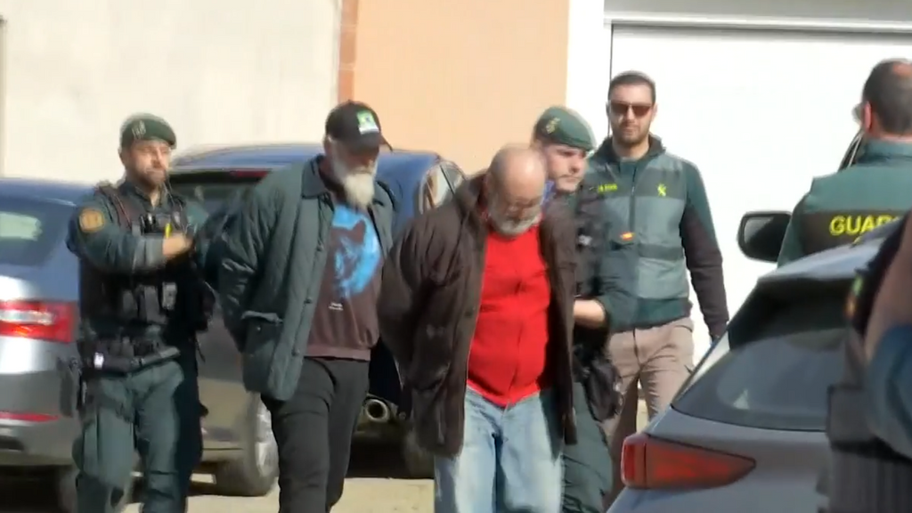 La Guardia Civil busca en una finca de los hermanos detenidos en Hornachos el arma del crimen o herramientas utilizadas para ocultar el cuerpo