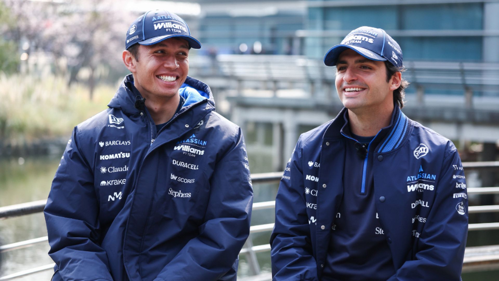 Alex Albon y Carlos Sainz, en China