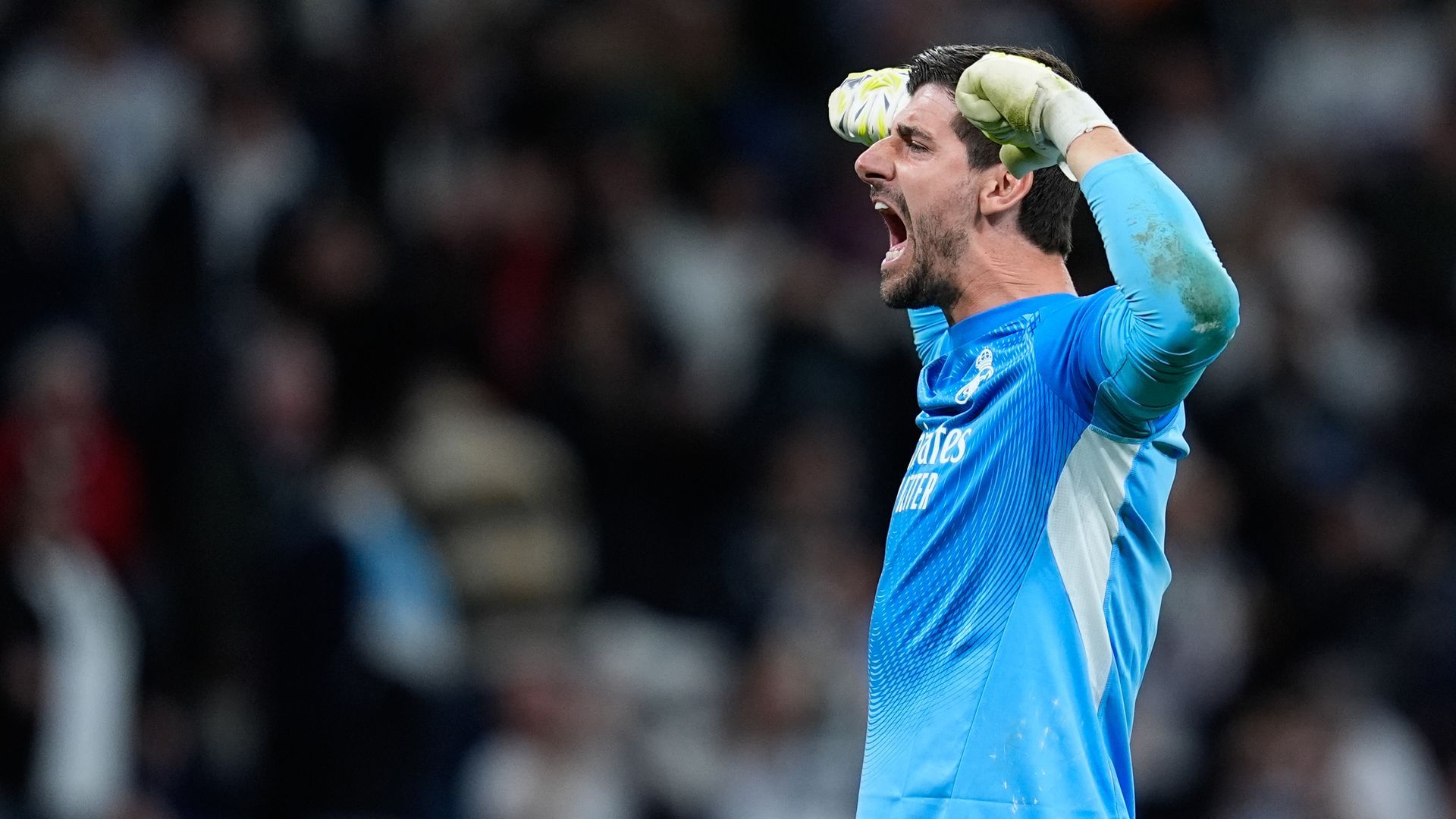 Courtois celebrando el triunfo del Madrid