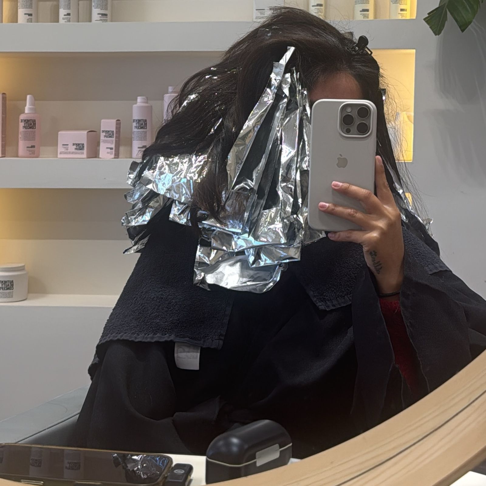 Isa Pantoja en la peluquería