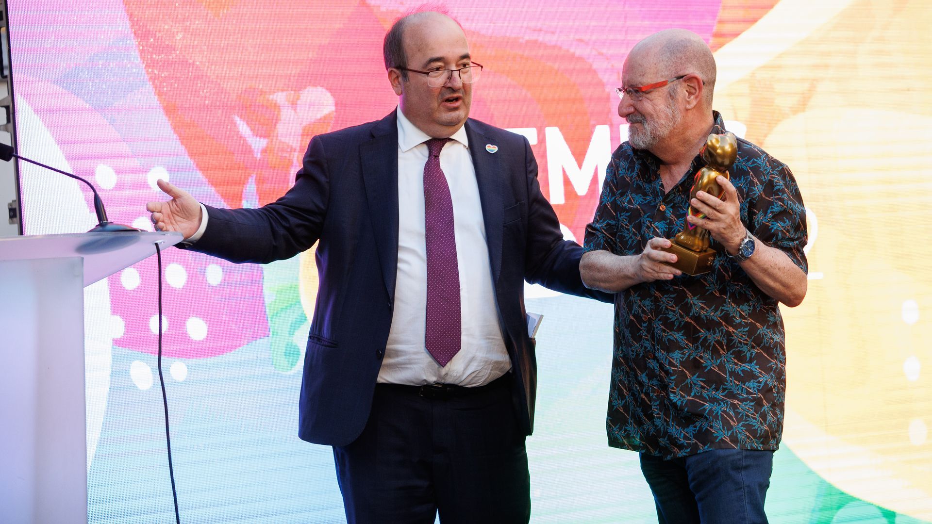 Miquel Iceta, junto al escritor Jordi Petit, en los actos por el Día del Orgullo LGTBIQ+ en Madrid, en 2022