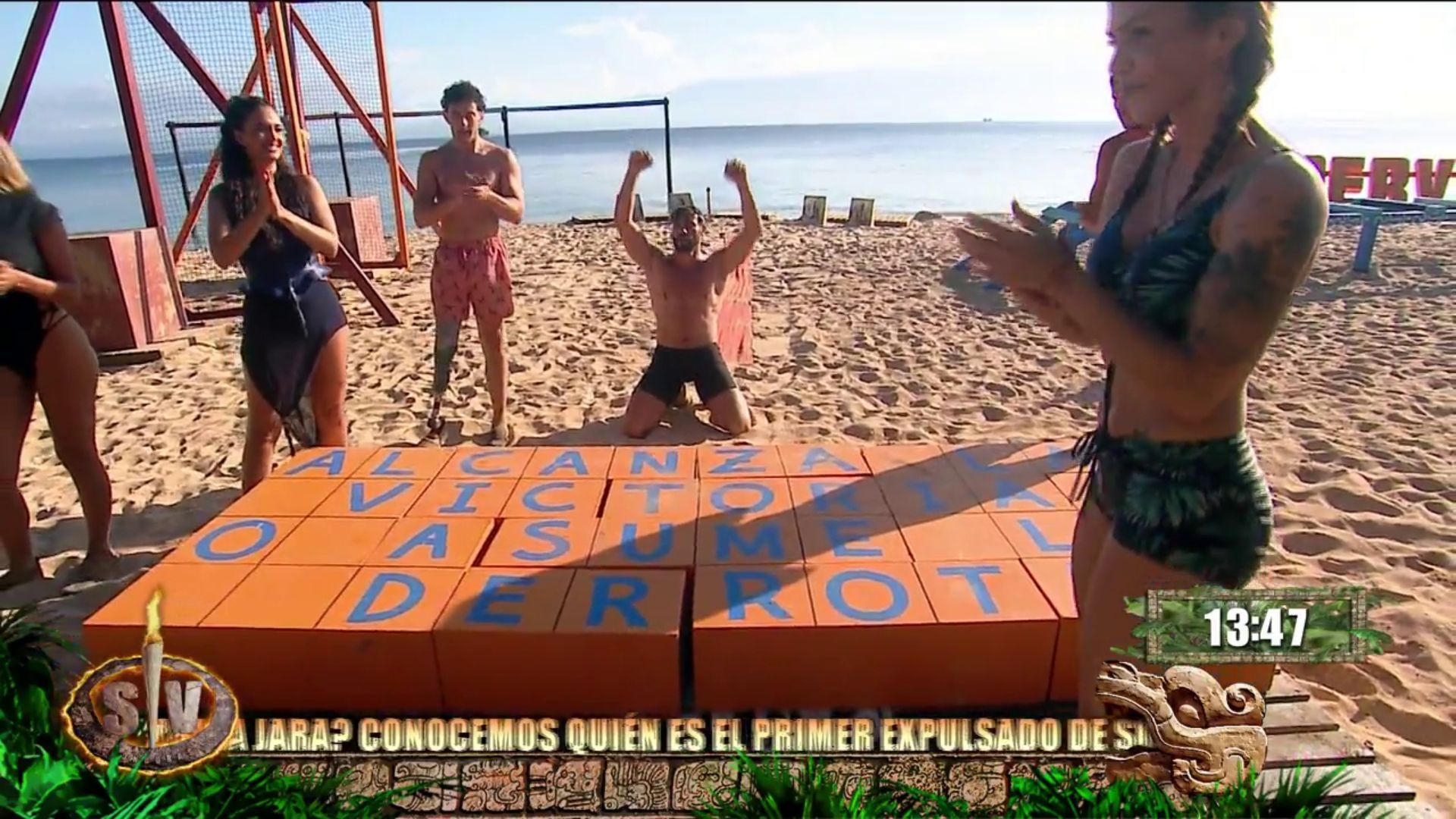 La celebración de Playa Victoria al conseguir con éxito resolver el juego