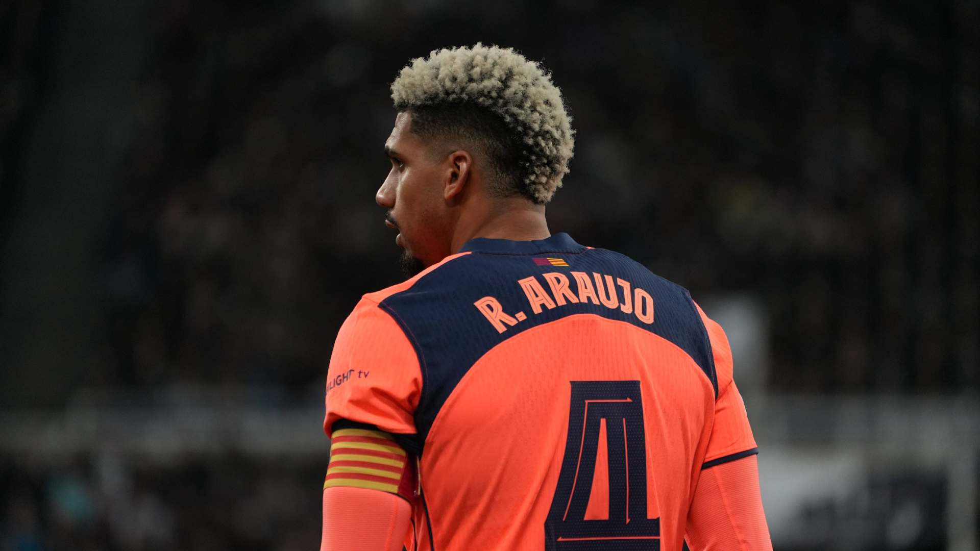 Ronald Araujo, durante el Newcastle-Barcelona
