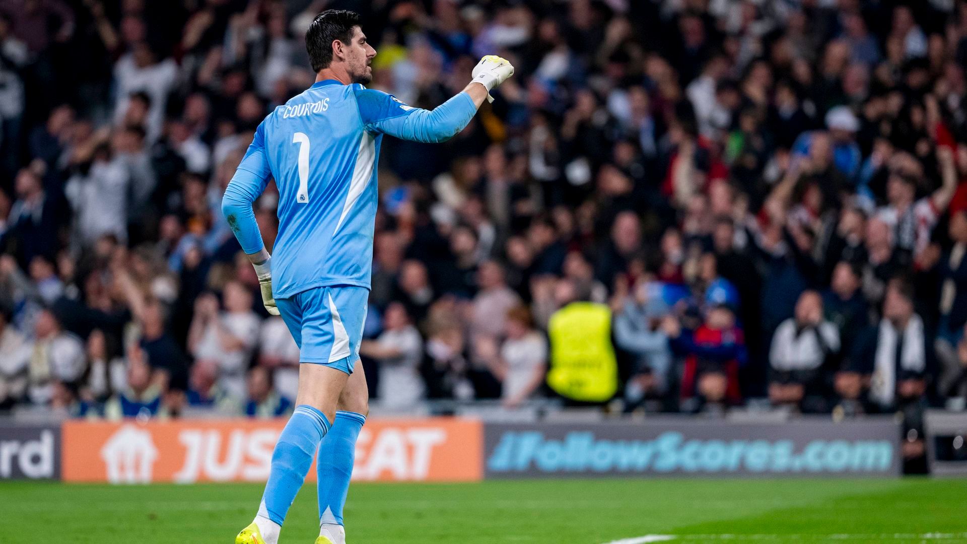 Thibaut Courtois celebrando ante el Manchester City