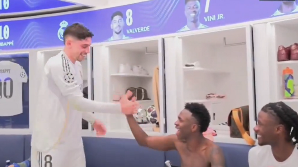 La atronadora ovación del vestuario del Real Madrid a Fede Valverde tras su hat-trick