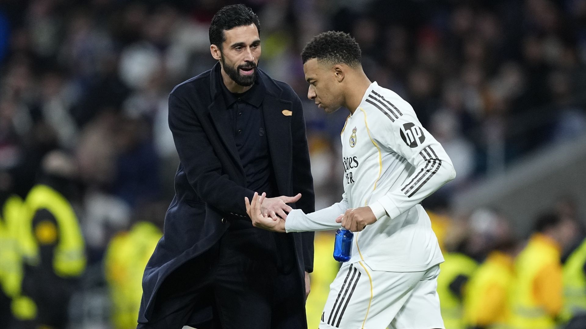 Álvaro Arbeloa y Kylian Mbappé en el Santiago Bernabéu