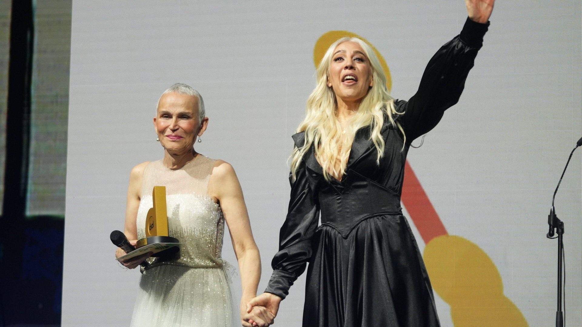 Antonia San Juan y Mónica Naranjo, ovacionadas durante la gala de los Premios Dial