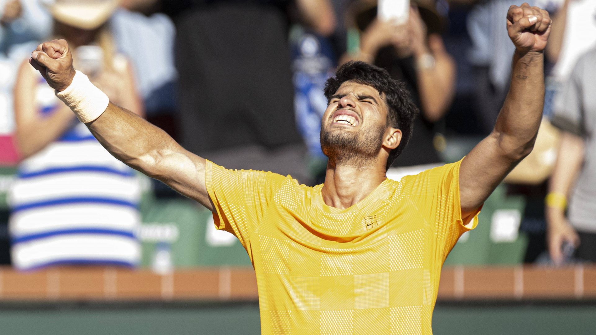 Carlos Alcaraz celebra el triunfo frente Cameron Norrie