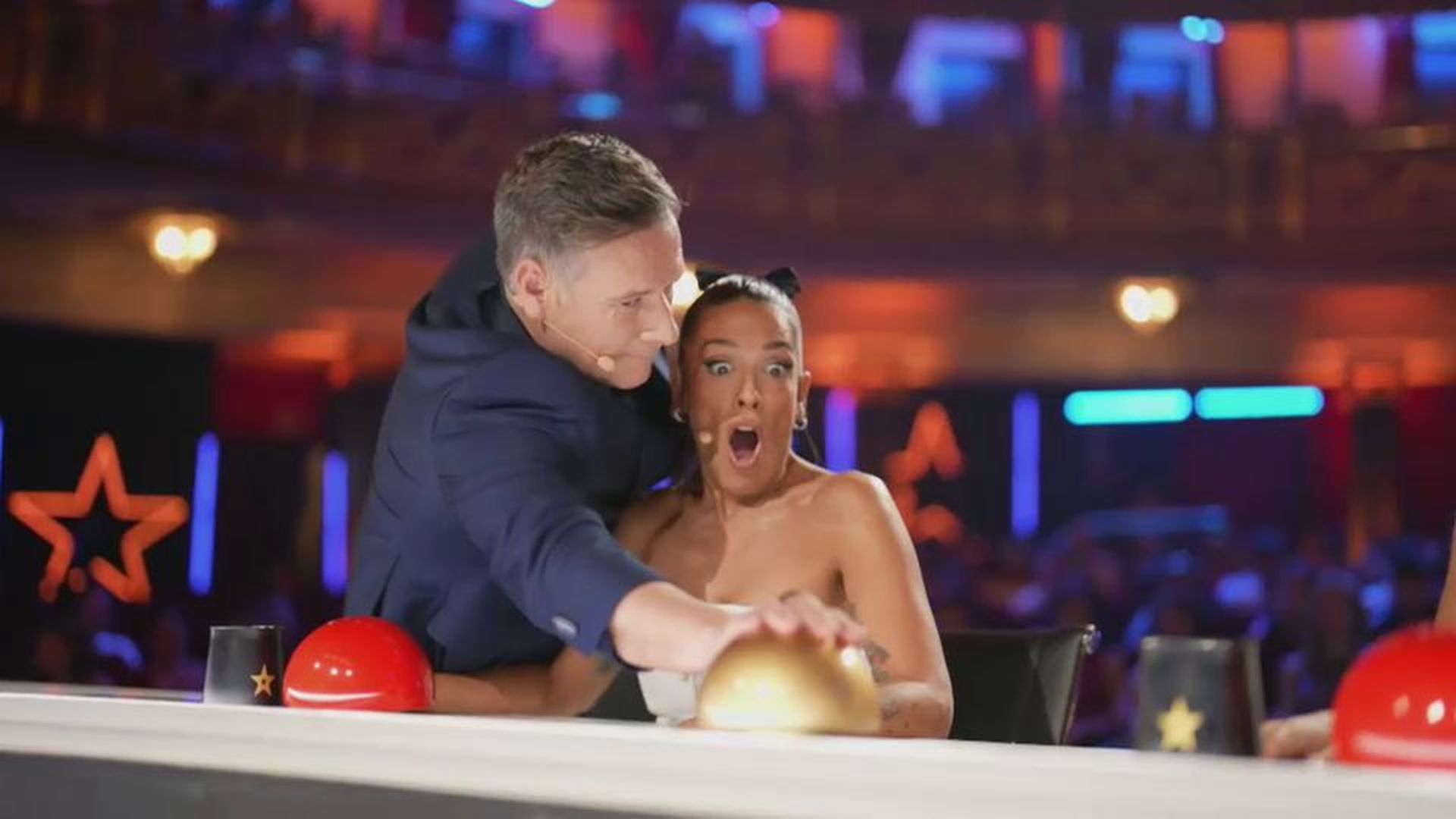 Carlos Latre entrega su segundo pase de oro