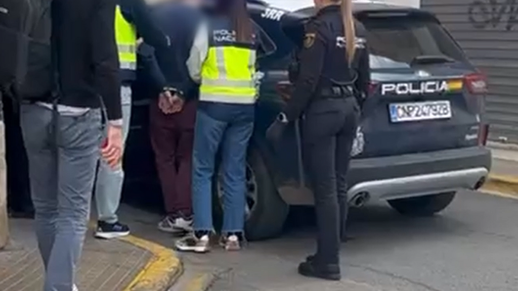 Detenido por agredir sexualmente de cinco menores, hijas de clientes de su negocio en Valencia