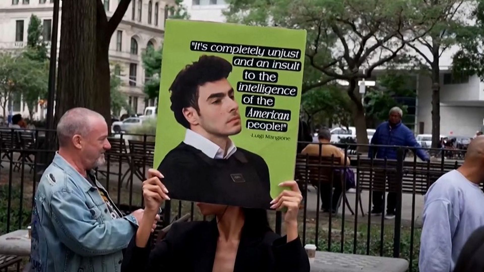 El fenómeno fan que despertó Luigi entre algunos afectados por el sistema sanitario estadounidense