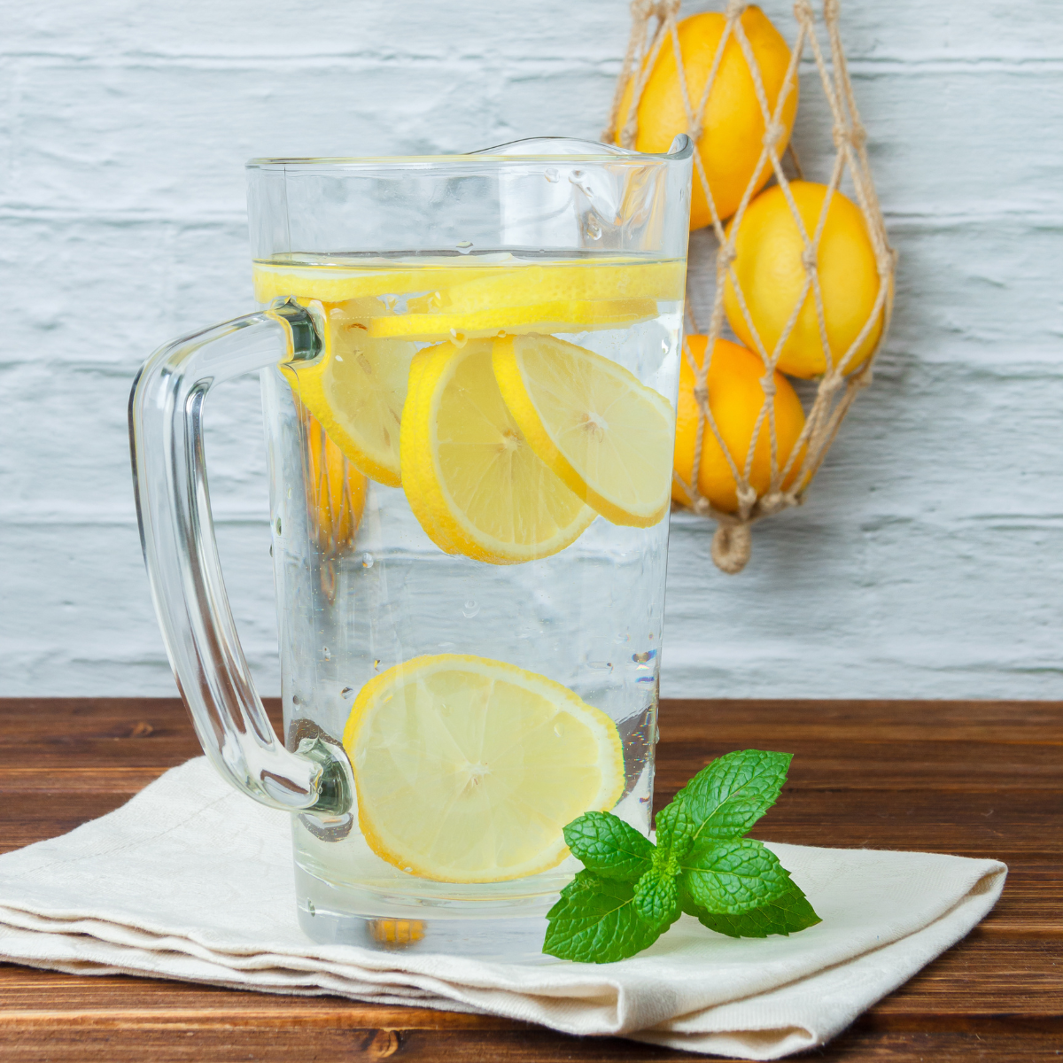 El limón es una fruta saludable rica en Vitamina C y antioxidantes