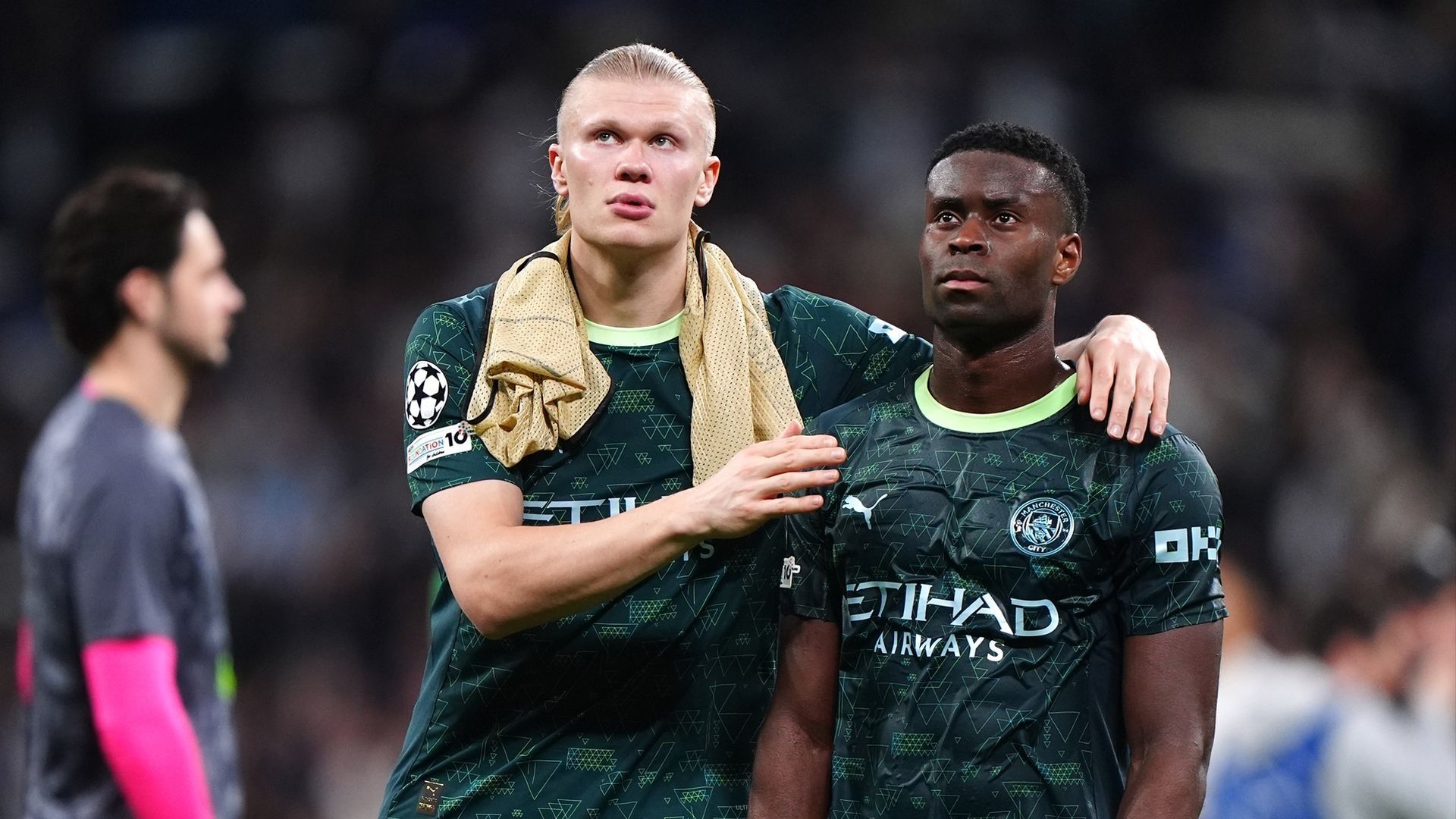 Erling Haaland y Marc Guehi, tras el Real Madrid-Manchester City