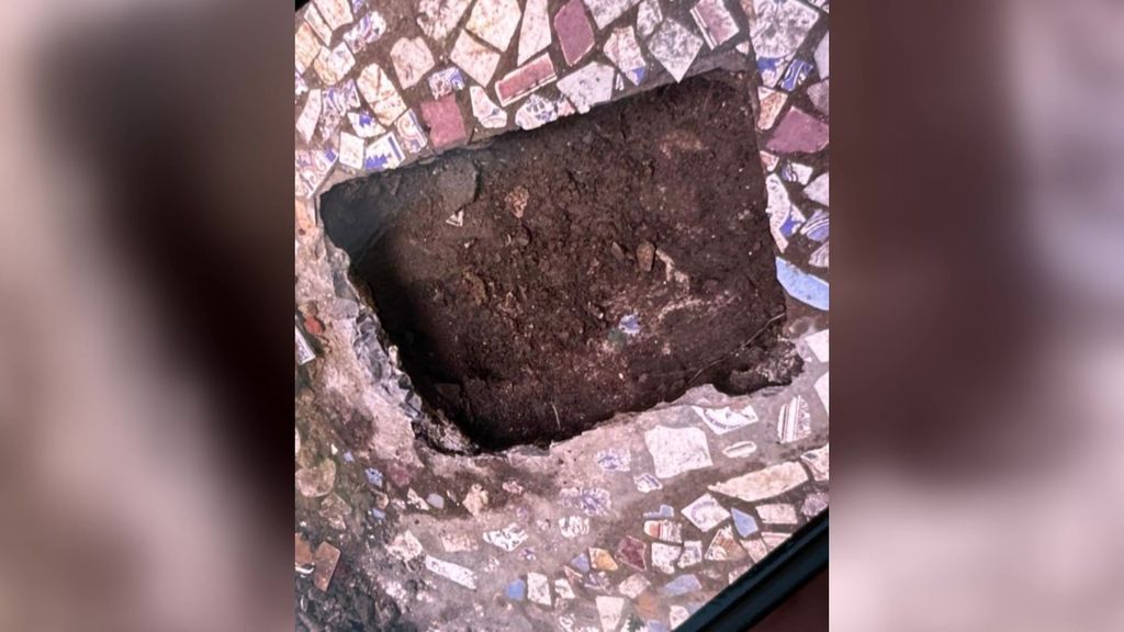 La foto del lugar donde han sido hallados los restos de Francisca Cadenas: los investigadores se dieron cuenta de que el color del suelo era distinto