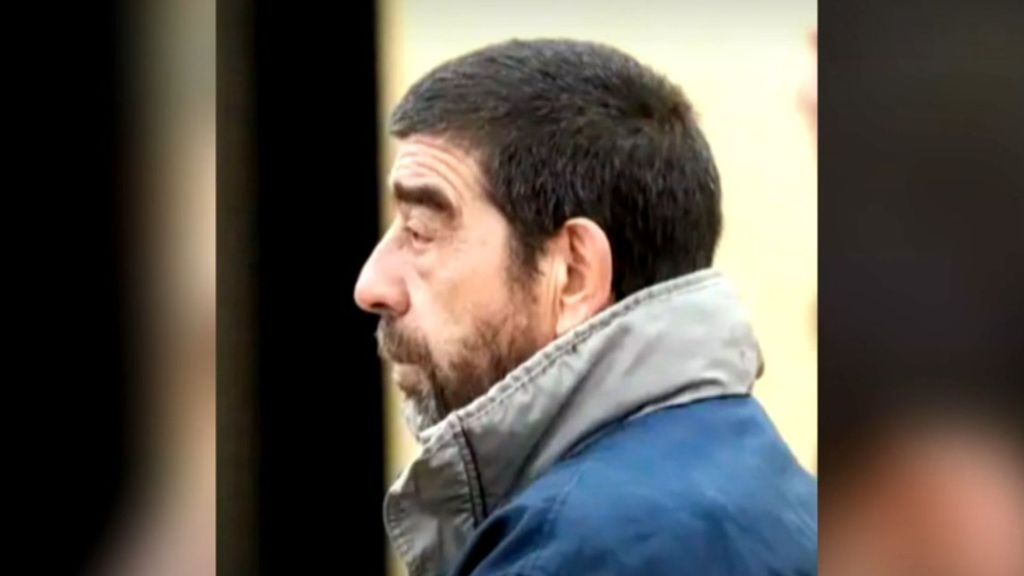 Las cámaras de seguridad muestran la sangre fría del presunto asesino de Miranda del Ebro: tras el incendio, miró el móvil y se fue “tranquilamente”