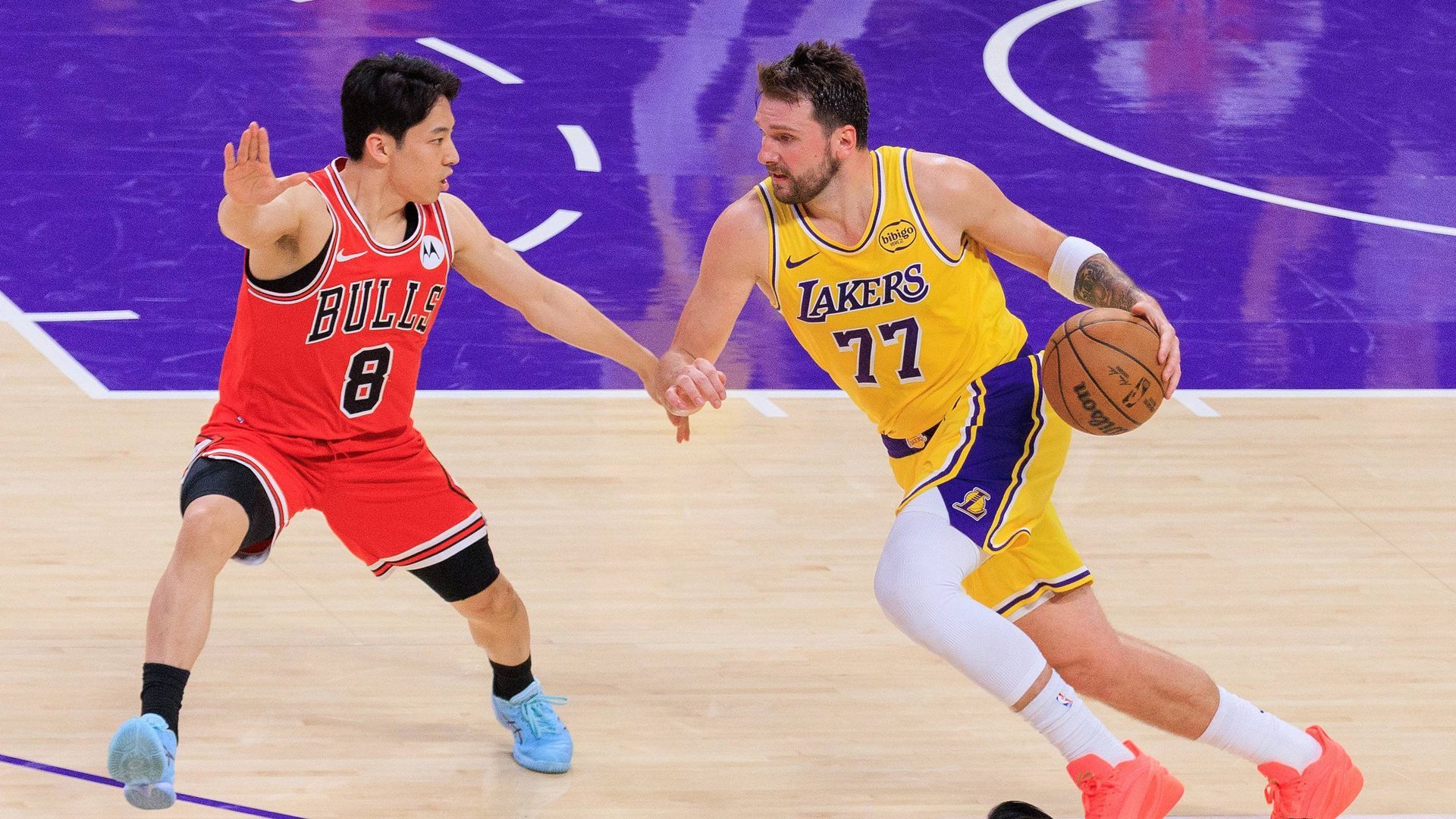 Luka Doncic durante un partido de la NBA esta temporada