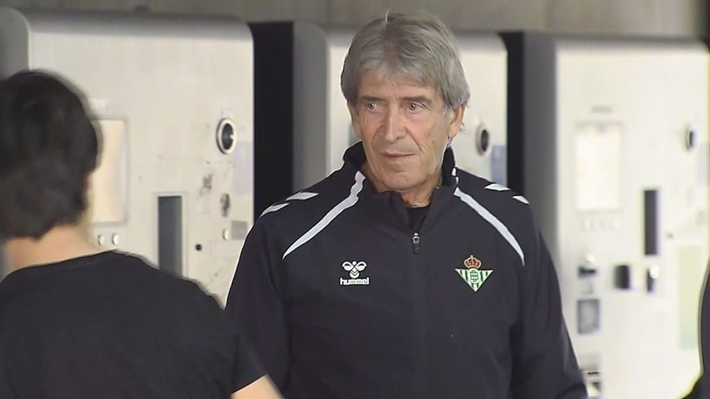 Llegada del Betis a Sevilla tras la derrota en Grecia