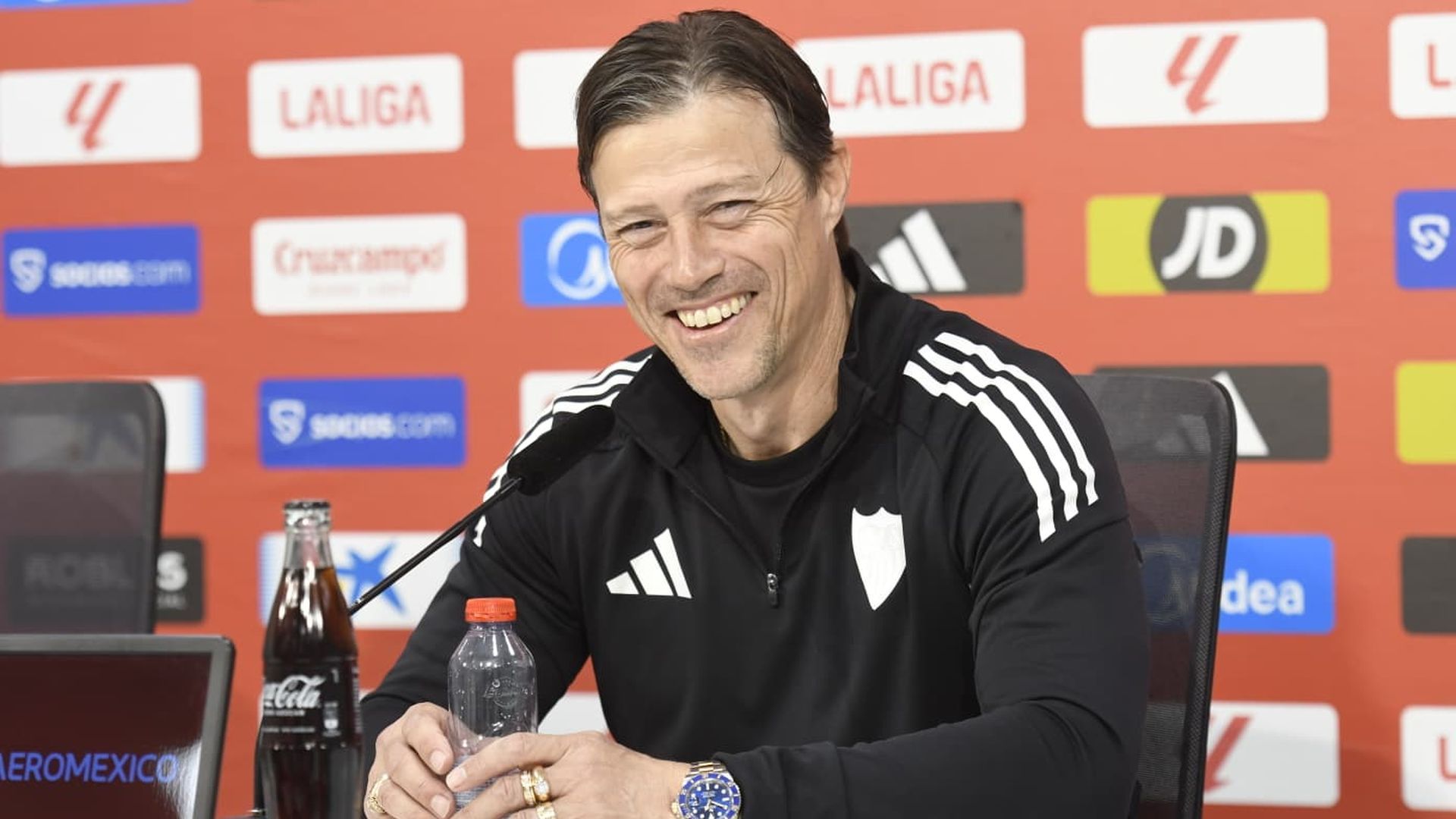 Matías Almeyda, en sala de prensa