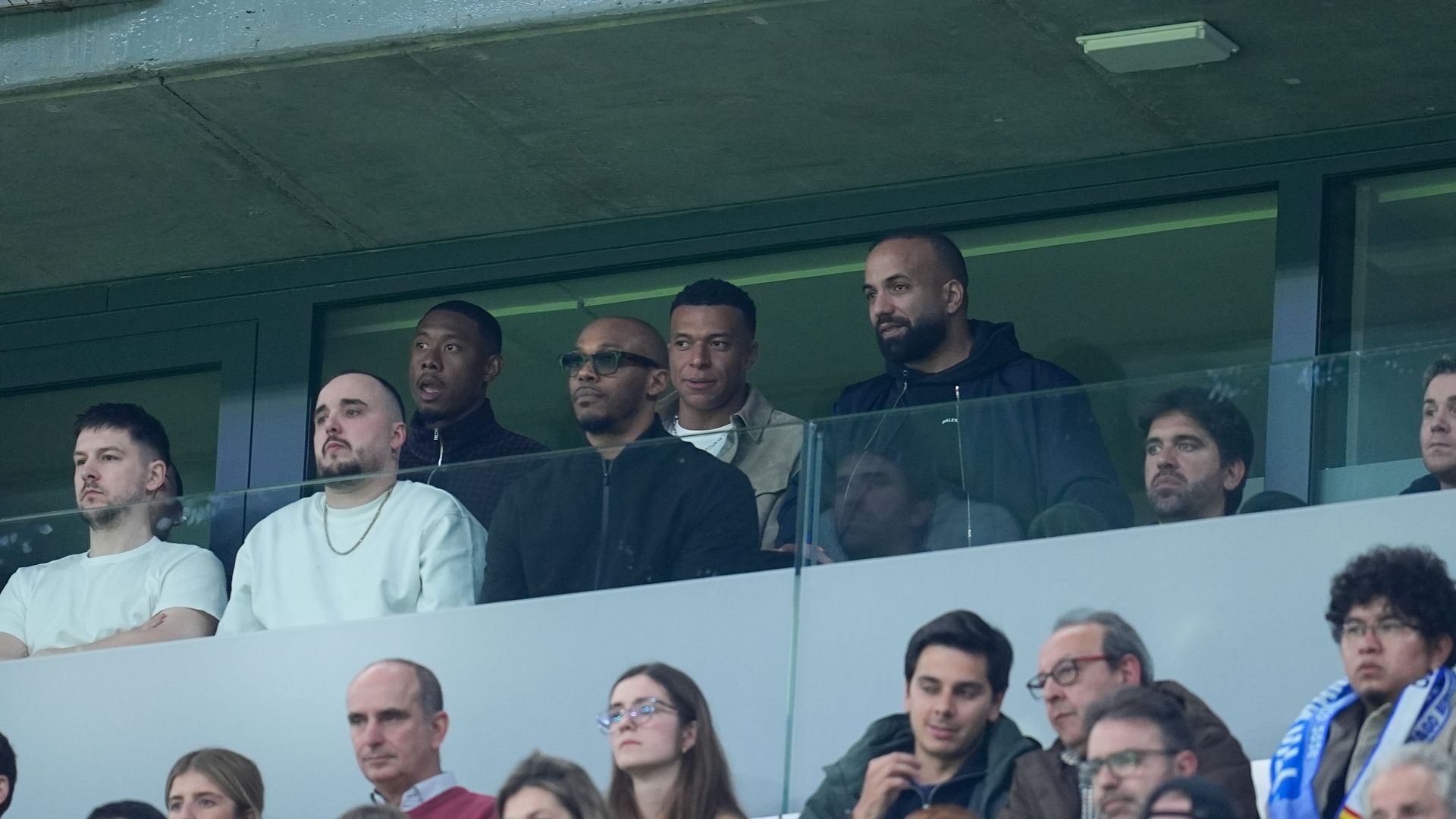 Mbappé en la grada del Bernabéu